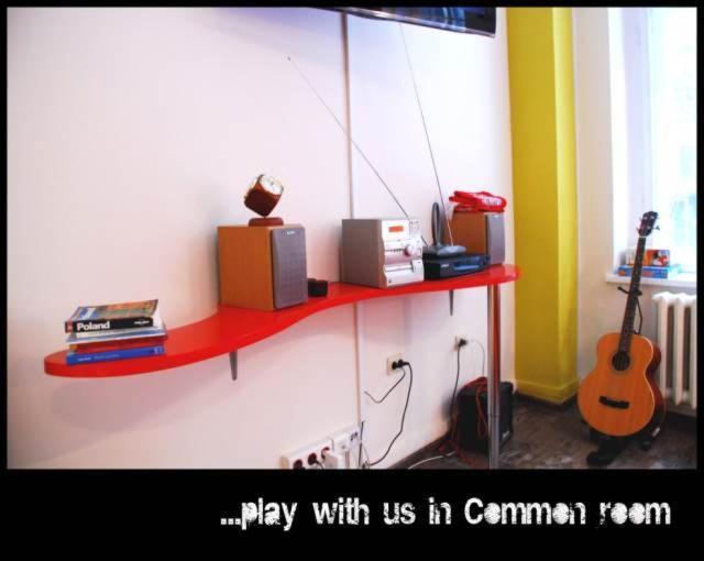 La Guitarra Hostel Познань Экстерьер фото