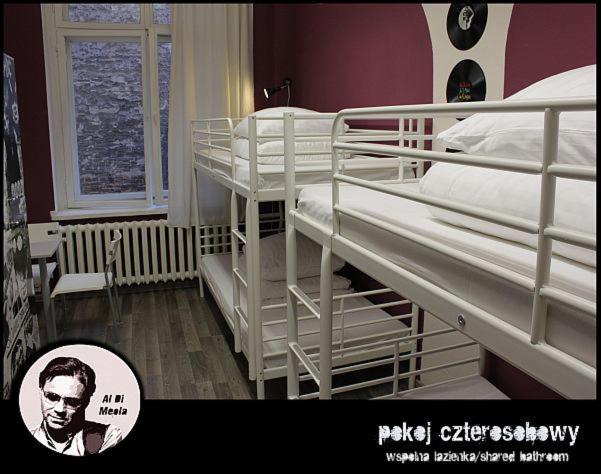 La Guitarra Hostel Познань Экстерьер фото