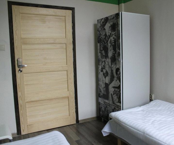 La Guitarra Hostel Познань Экстерьер фото